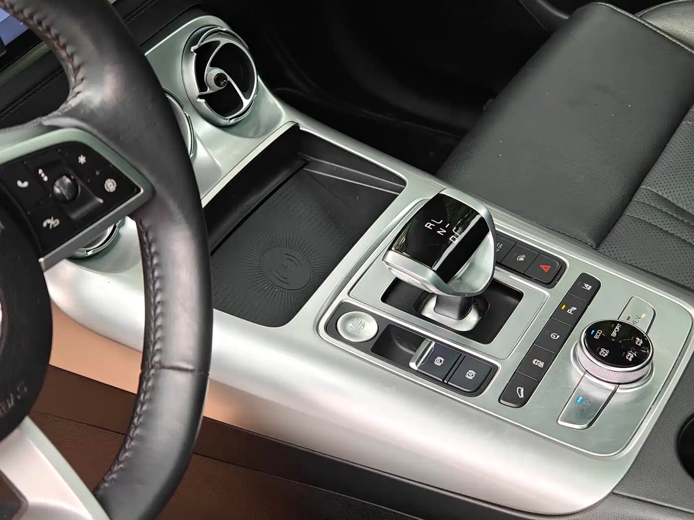 Denza X 2020 PHEV Classic Edition фото 11