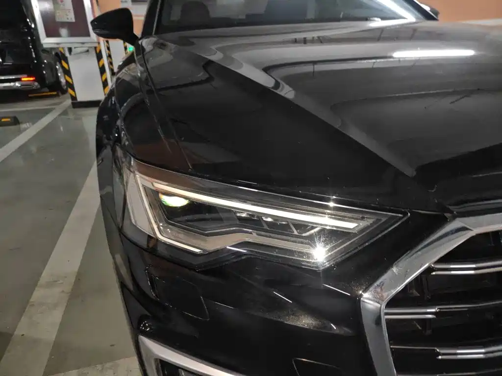 Фото 7 - Audi A6L