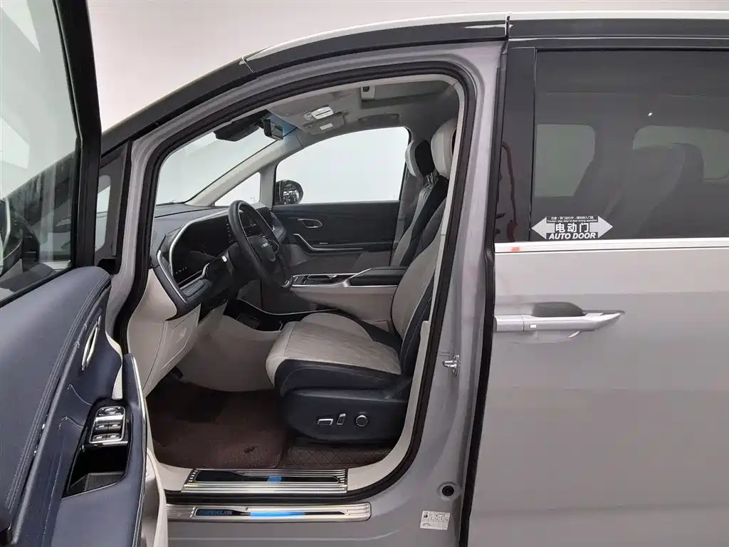 SAIC MAXUS CHASE G90