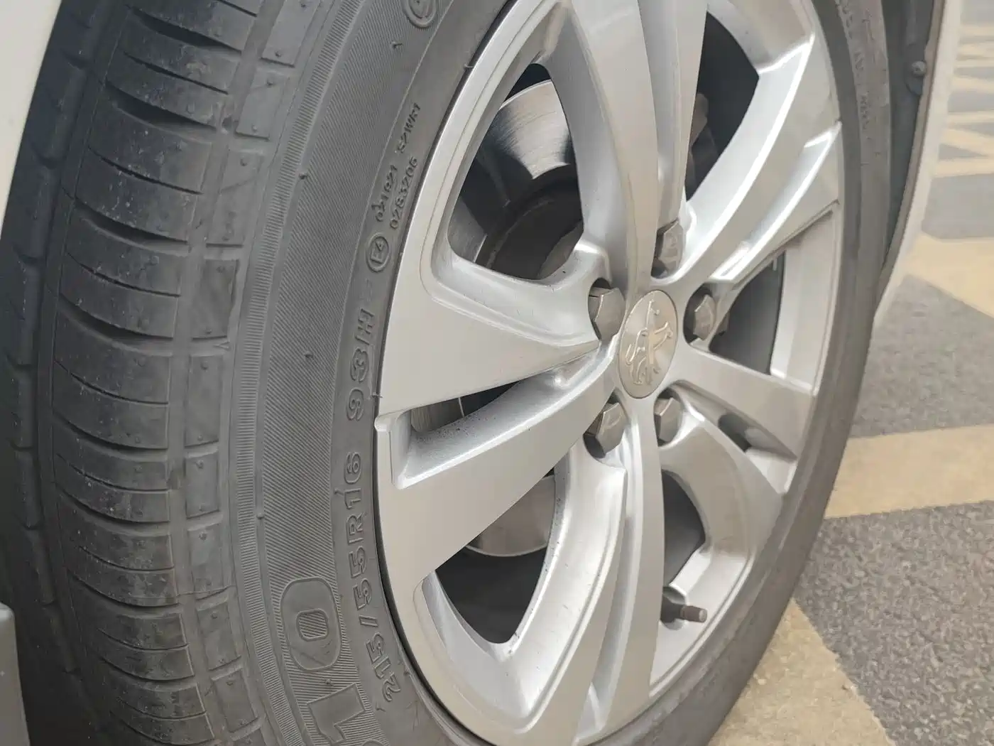 Peugeot 408 2014 1.8L Manual Leading Edition фото 15
