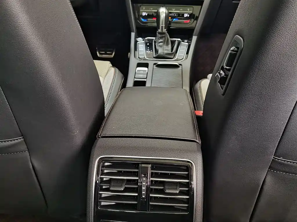 Volkswagen Magotan 2023 Model 2 Million Commemorative Edition 330TSI DSG Luxury фото 22
