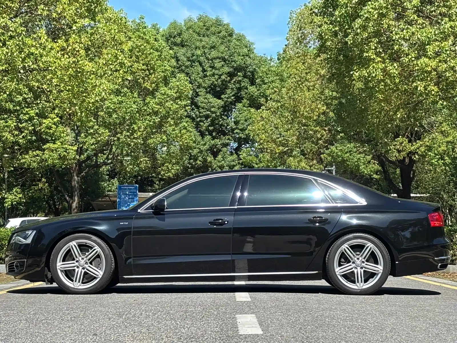 Photo 6 - Audi A8