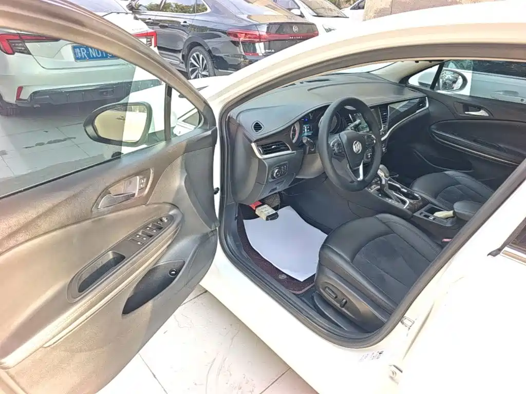 Фото 16 - Buick Verano