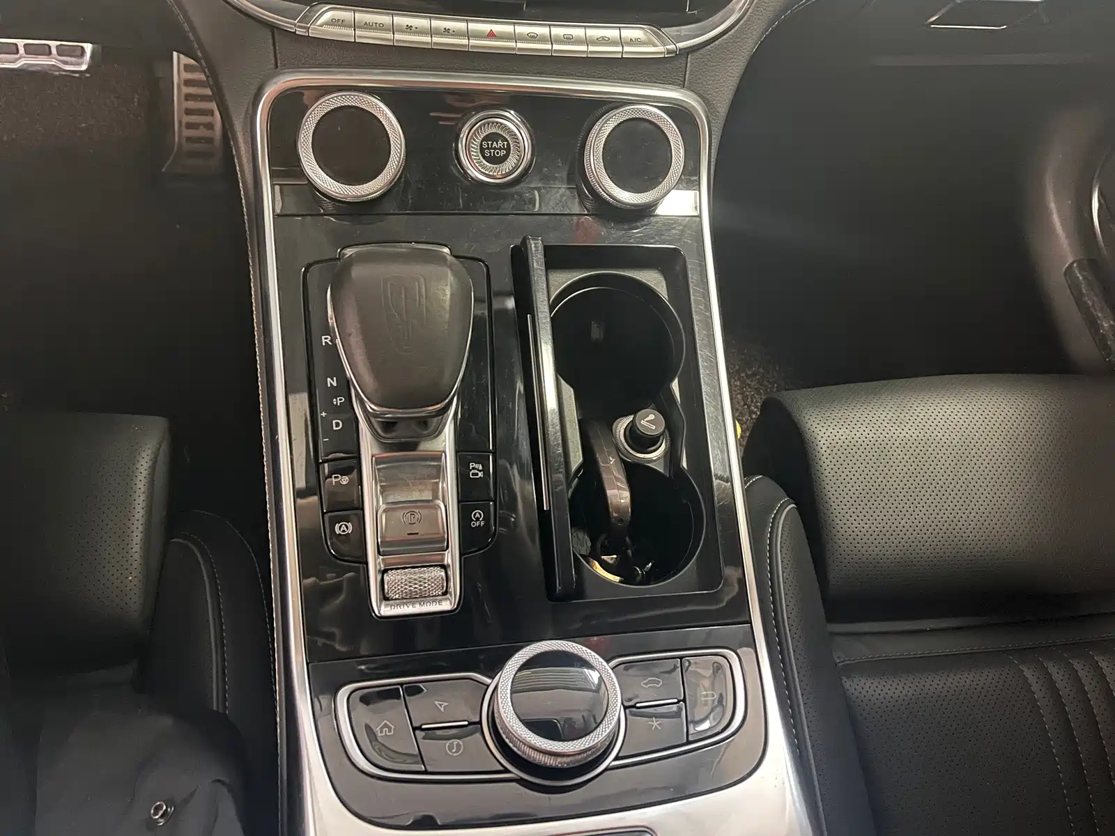 Фото 7 - Hongqi H9