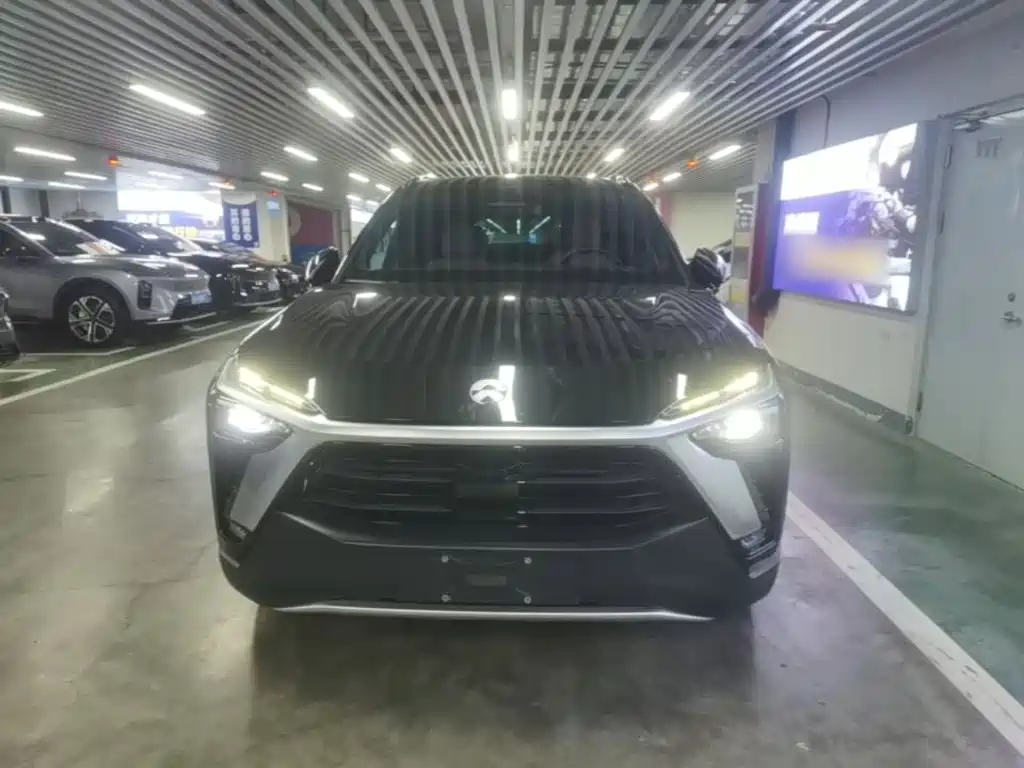 Фото 3 - NIO ES8