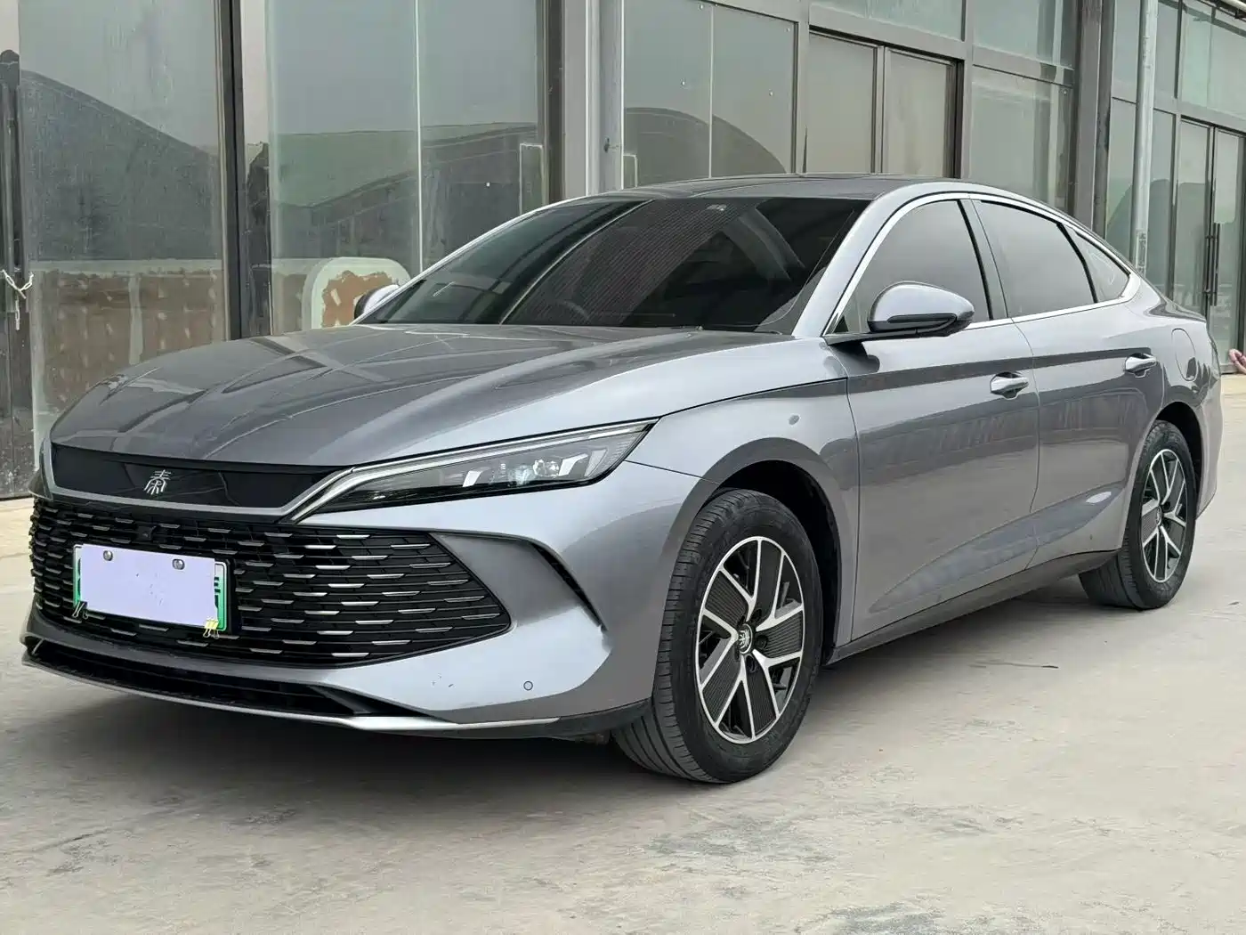 BYD QIN L