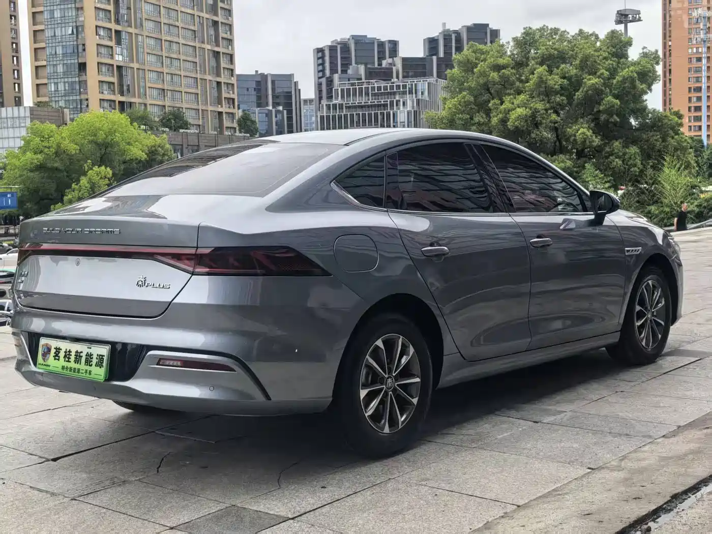 BYD Qin PLUS 2024 Glory Edition DM-i 55KM Leading фото 7