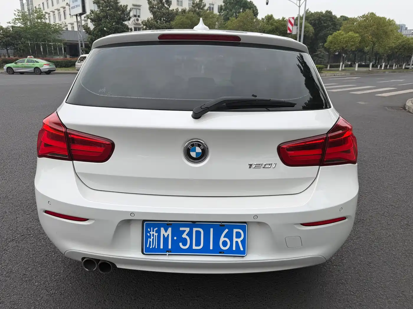 BMW 1 Series (Import) 2016 120i Leading Model фото 6