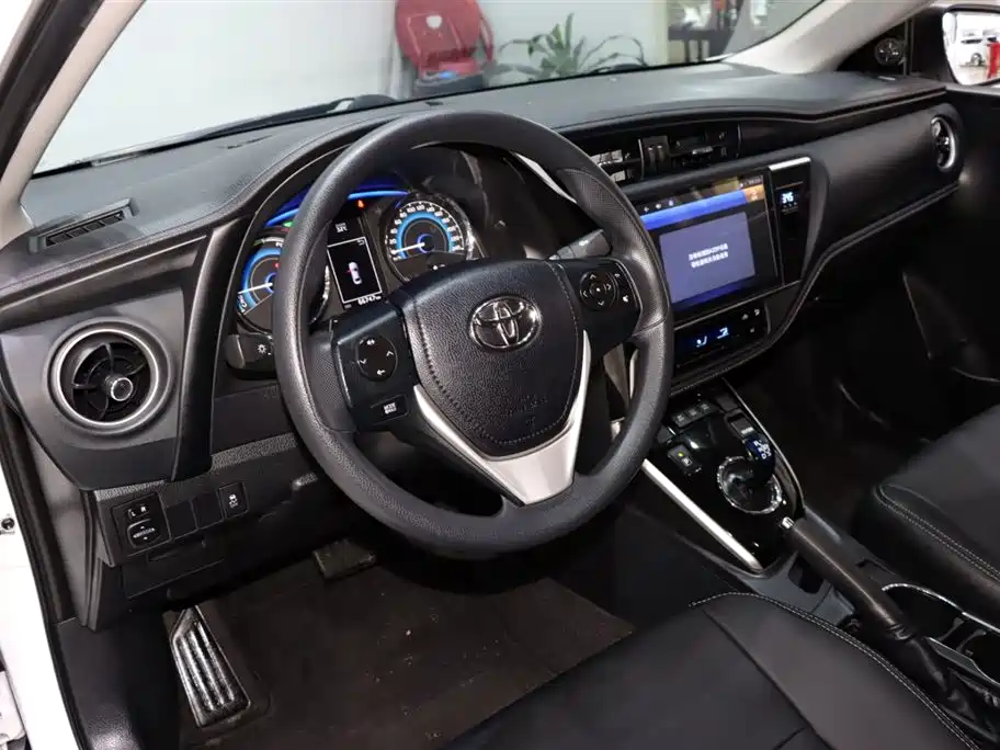 Toyota Corolla 2017 Facelift Hybrid 1.8L E-CVT Leading Edition фото 10