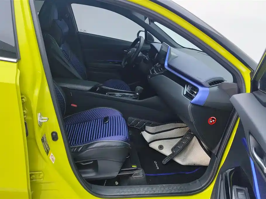 Toyota C-HR 2018 2.0L Leading Sunroof Edition China VI фото 8