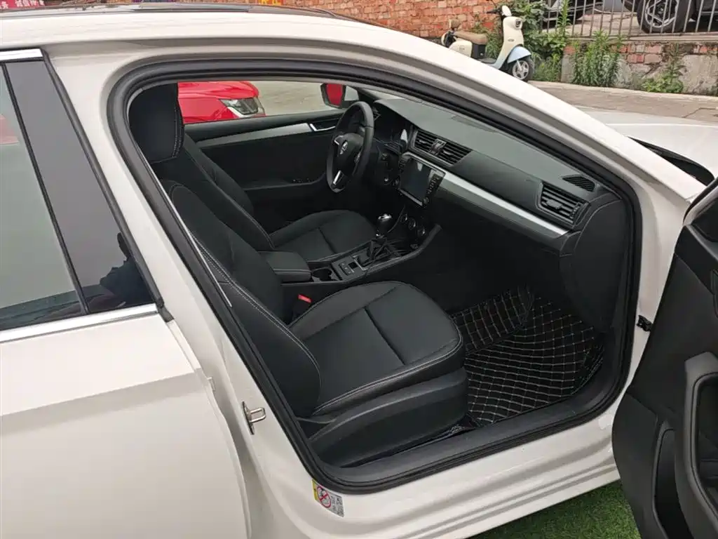 Škoda Superb 2013 1.8TSI Automatic Elite Edition фото 25