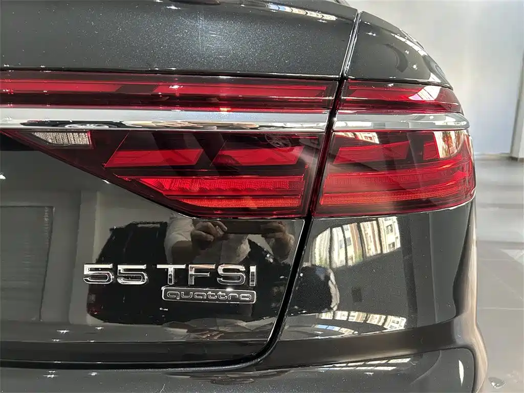Photo 13 - Audi A8