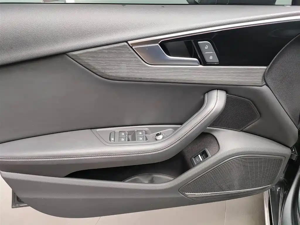 Audi A4L 2023 40 TFSI Bang&Olufsen Starlight Edition фото 22