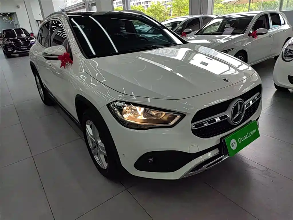 MERCEDES-BENZ GLA