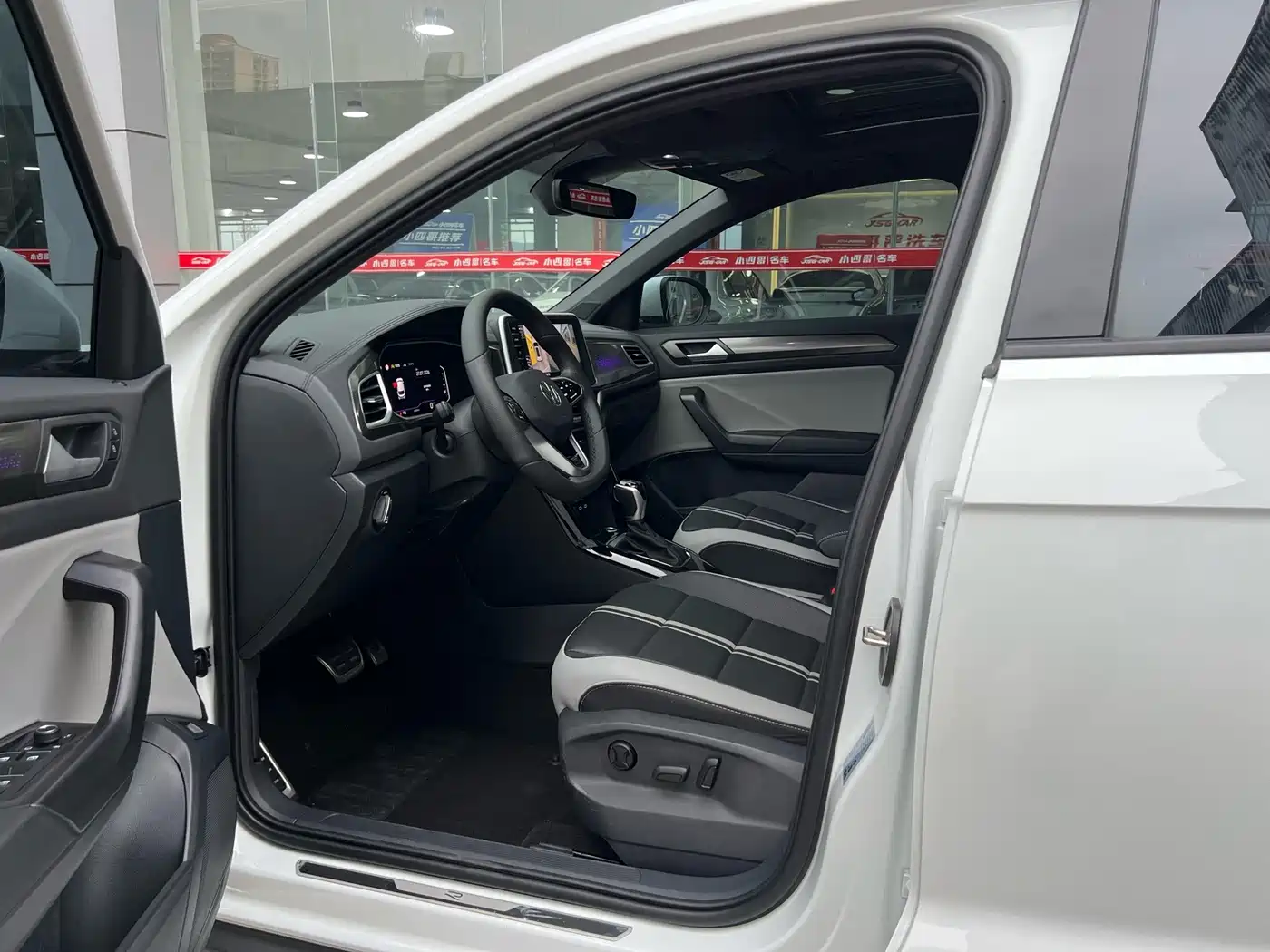 Volkswagen T-ROC 2025 2023 300TSI DSG 2WD Dawn Edition