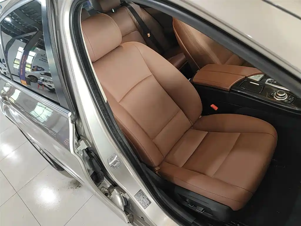 BMW 5 Series 2014 525Li Leading фото 25