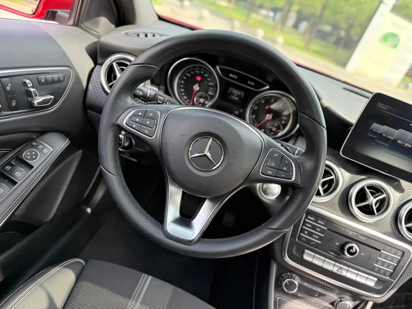 Mercedes-Benz A-Class (Import) 2016 A 200 Fashion фото 12