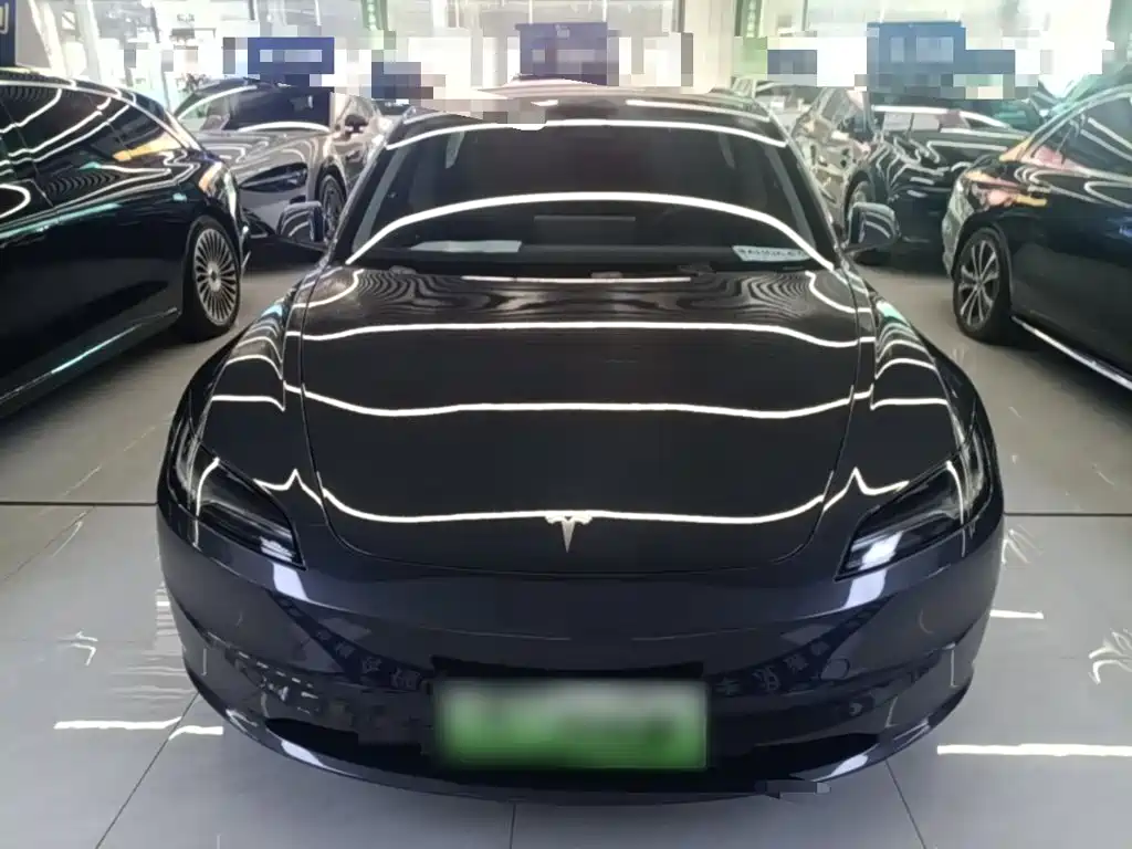 Фото 3 - Tesla Model 3