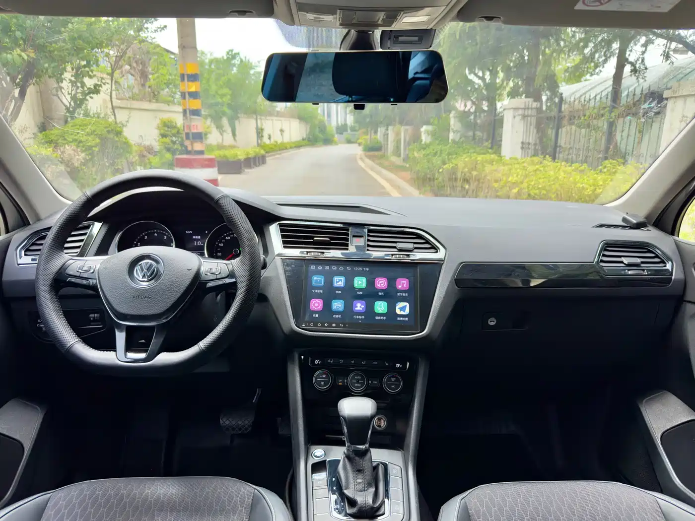 Volkswagen Tiguan L 2017 330TSI Automatic 2WD Trend Edition фото 14