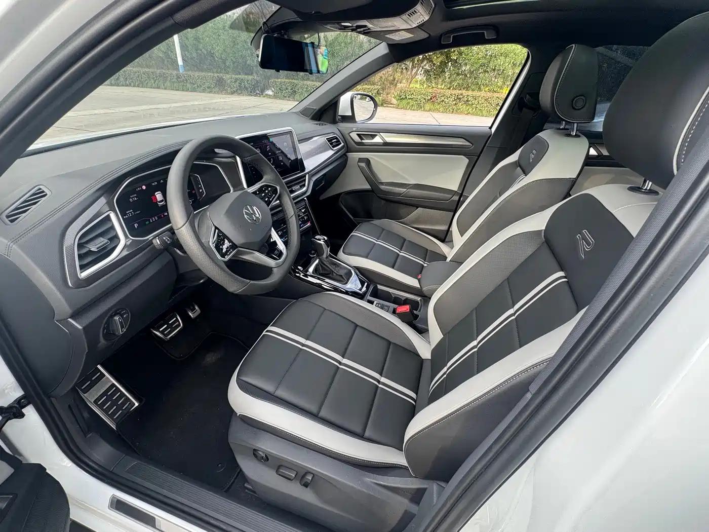 VOLKSWAGEN T ROC EXPLORING SONGS