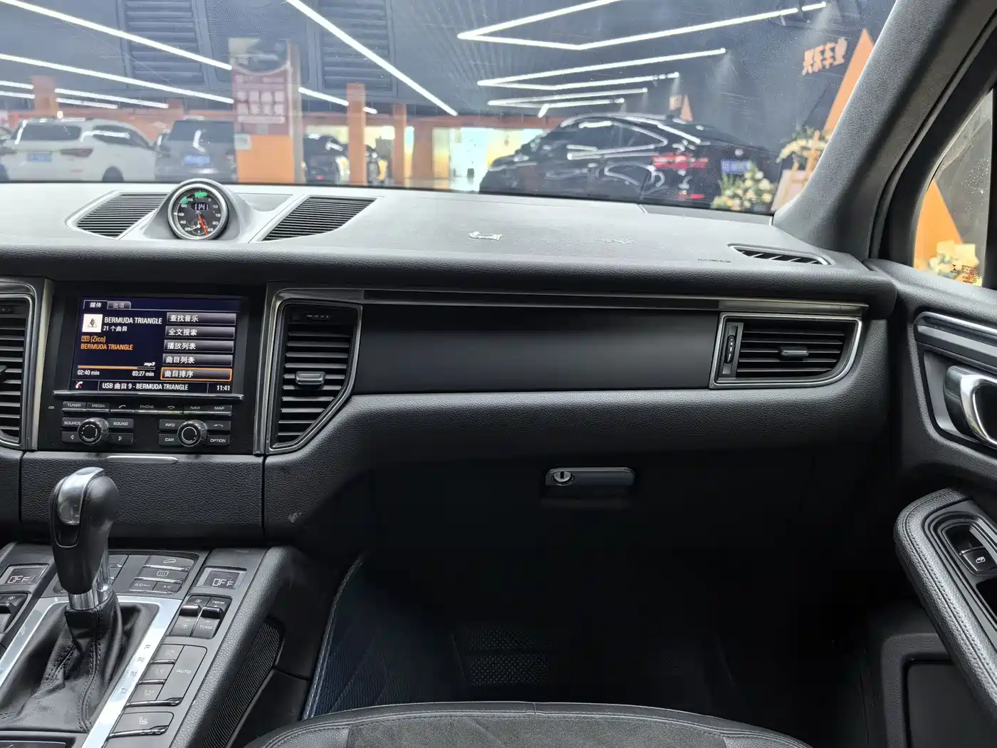 Porsche Macan 2016 Macan 2.0T фото 11