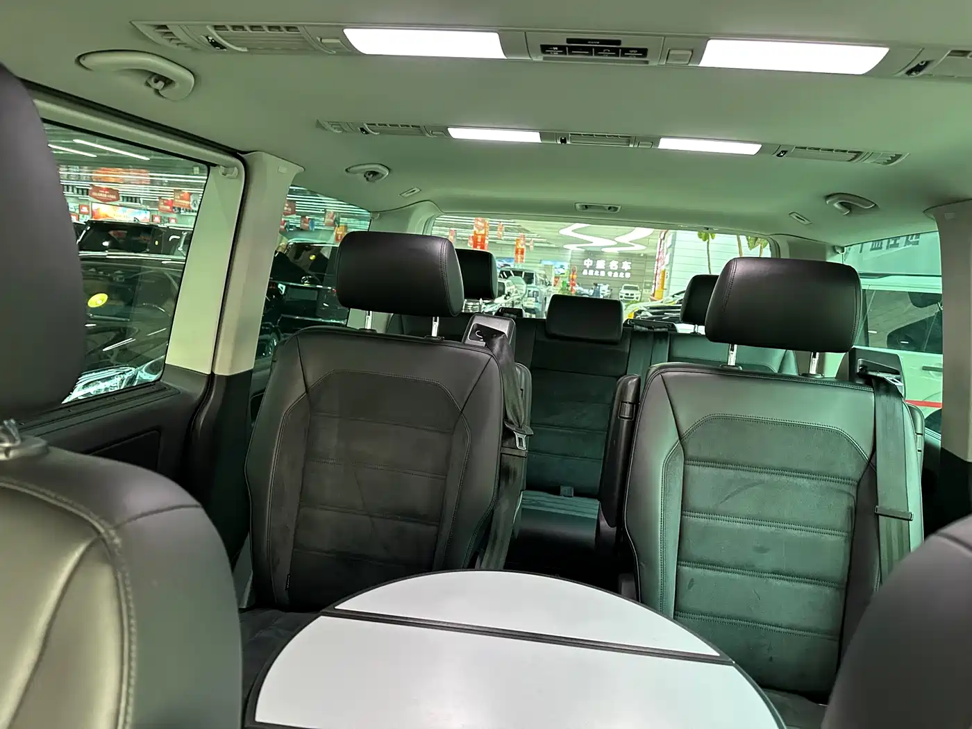 Volkswagen Multivan 2018 2.0TSI 4WD Premium Edition 7-Seater фото 10