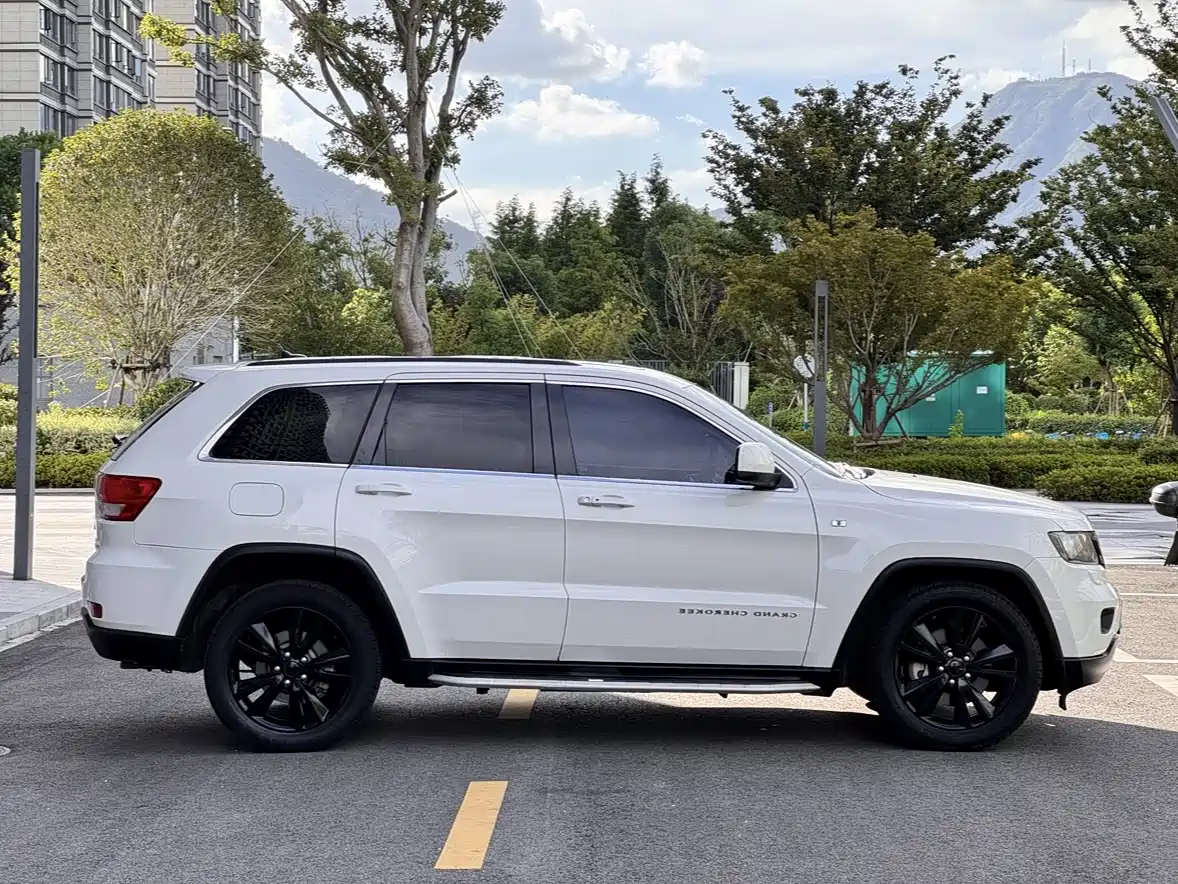 Фото 19 - Jeep Grand Cherokee (Import)