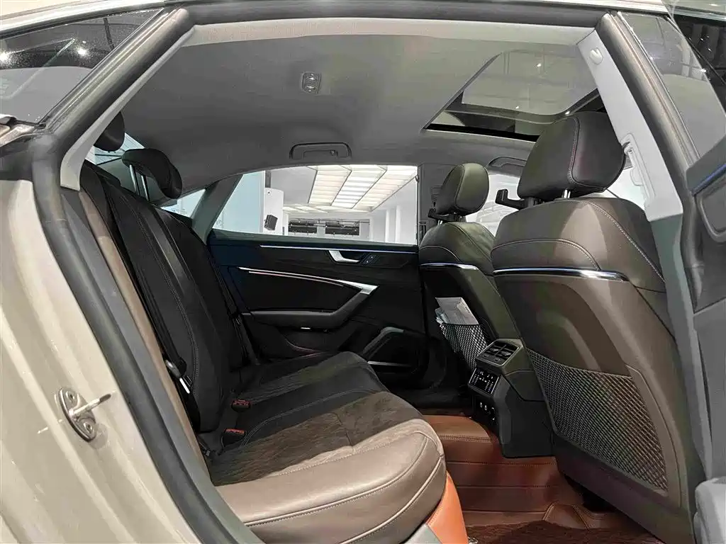 Photo 29 - Audi A7L