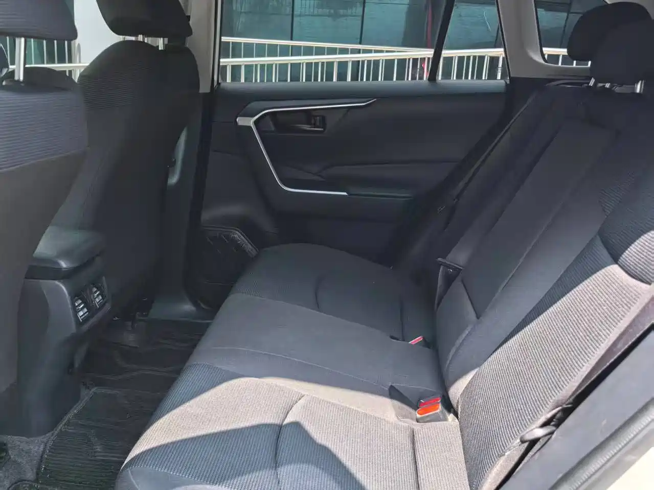 Toyota RAV4 Rongfang 2022 2.0L CVT 2WD Urban Edition фото 8