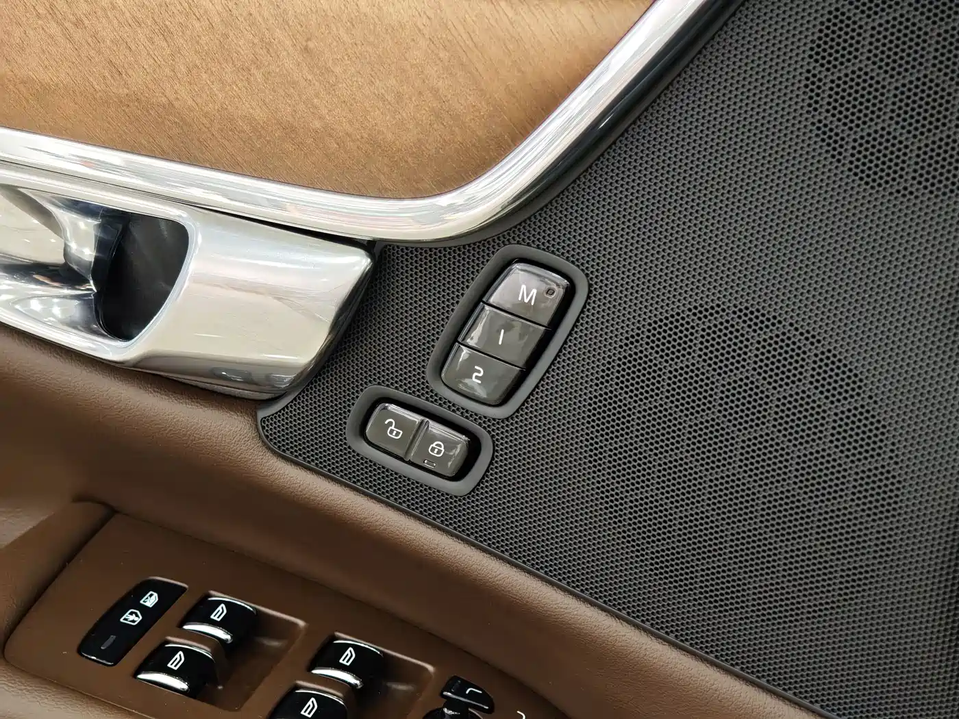 Volvo S90 2024 B5 Momentum Luxury Edition фото 14