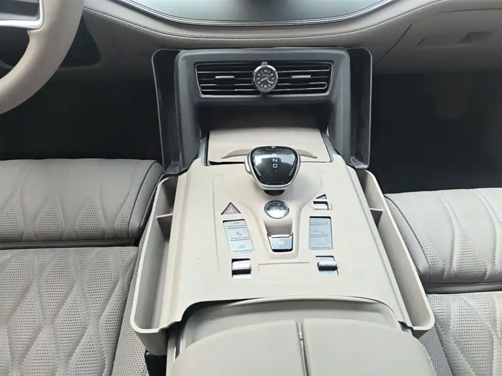 BYD Tang New Energy 2025 DM-i 115KM Flagship фото 14