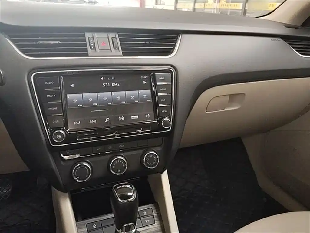 Škoda Octavia 2015 1.6L Automatic逸杰版 фото 10