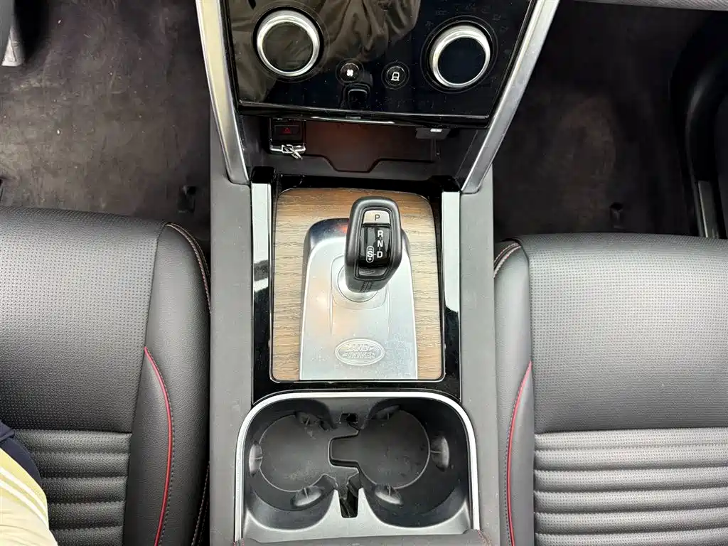 LAND ROVER DISCOVER SPORTS