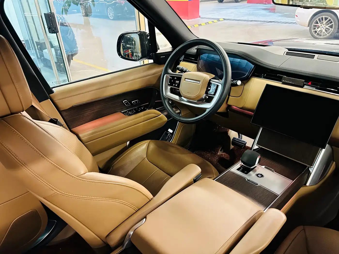 Land Rover Range Rover 2024 2025 3.0 L6 400PS Flourishing Era Extended Wheelbase