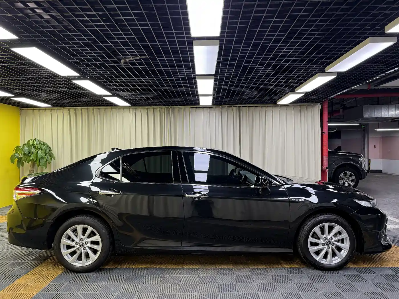 Toyota Camry 2021 Hybrid 2.5HGVP Leading Edition фото 13