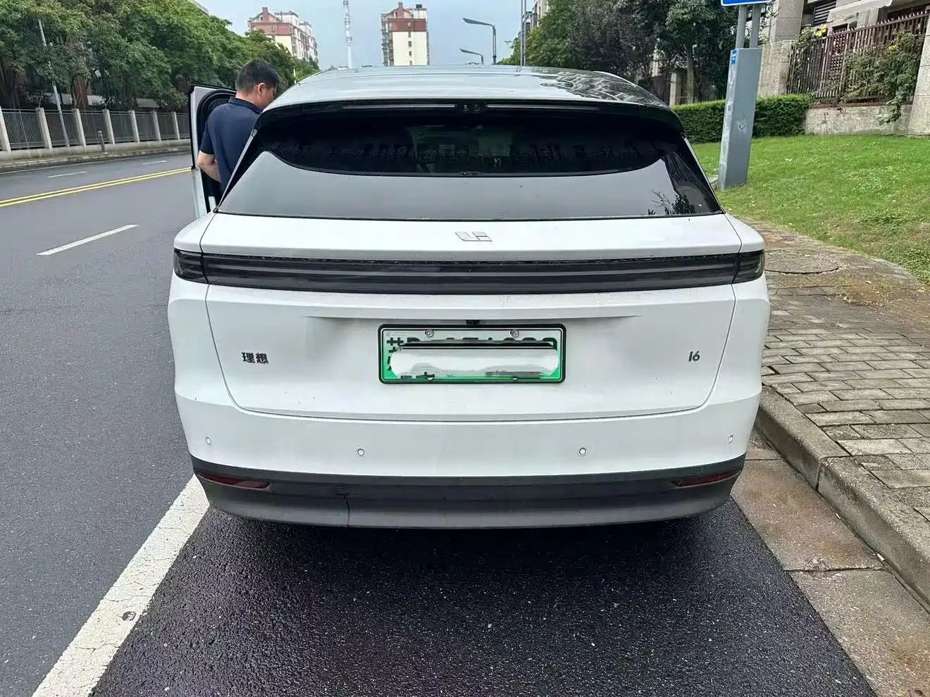 Фото 8 - Li Auto i6