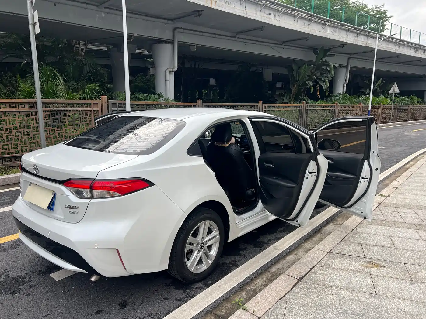 Toyota Levin 2021 185T CVT Luxury Edition фото 12