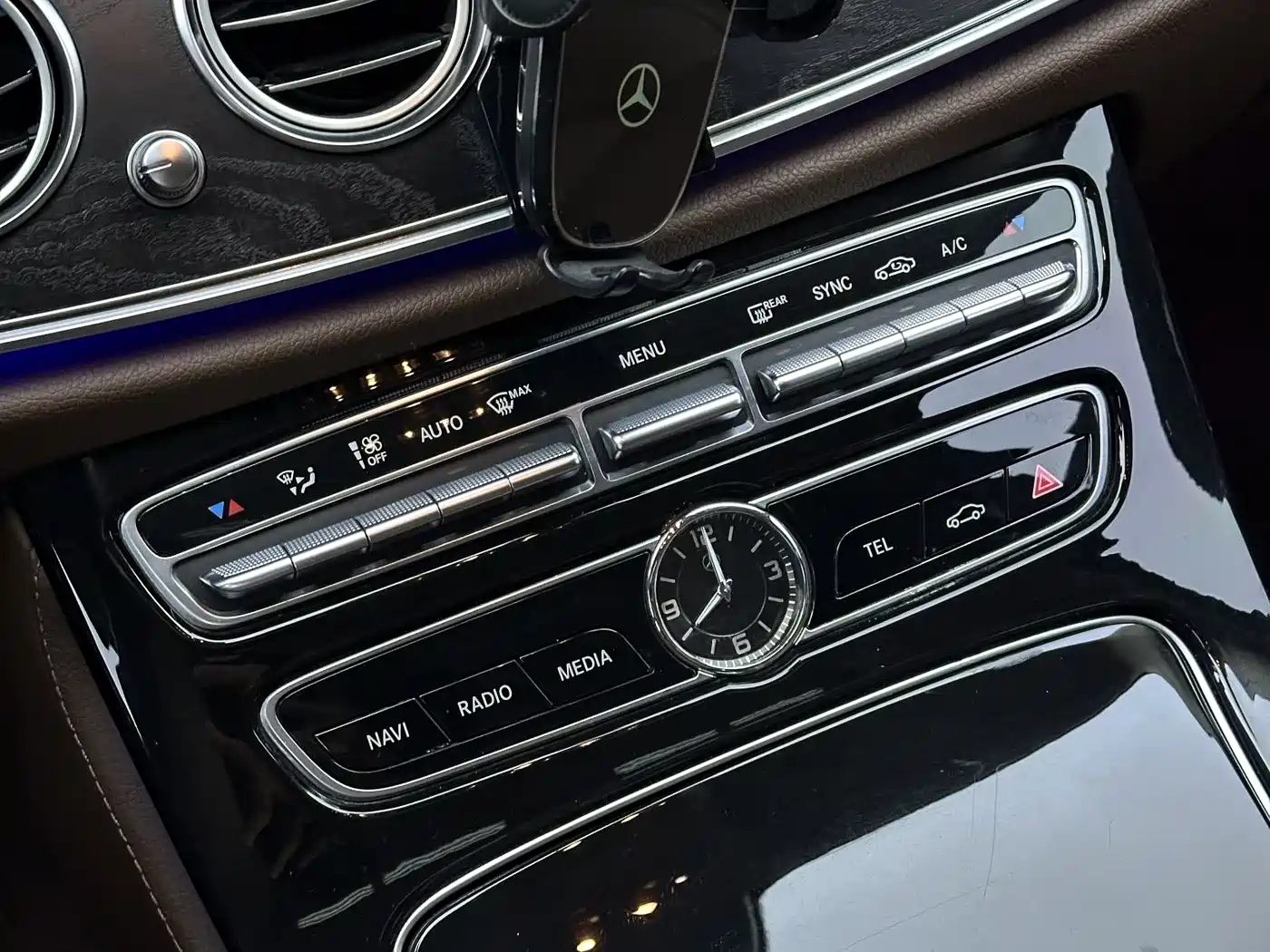 Mercedes-Benz E-Class 2016 E 200 L Sport Type фото 7