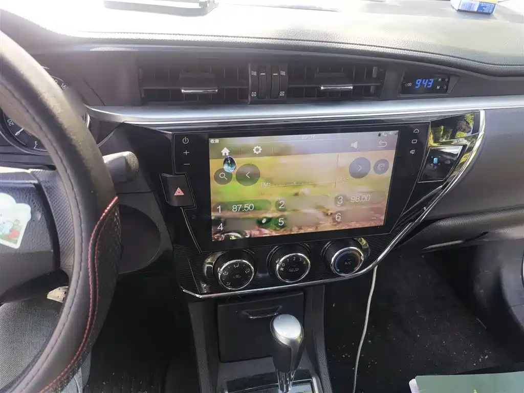 Toyota Corolla 2014 1.6L CVT GL-i фото 6