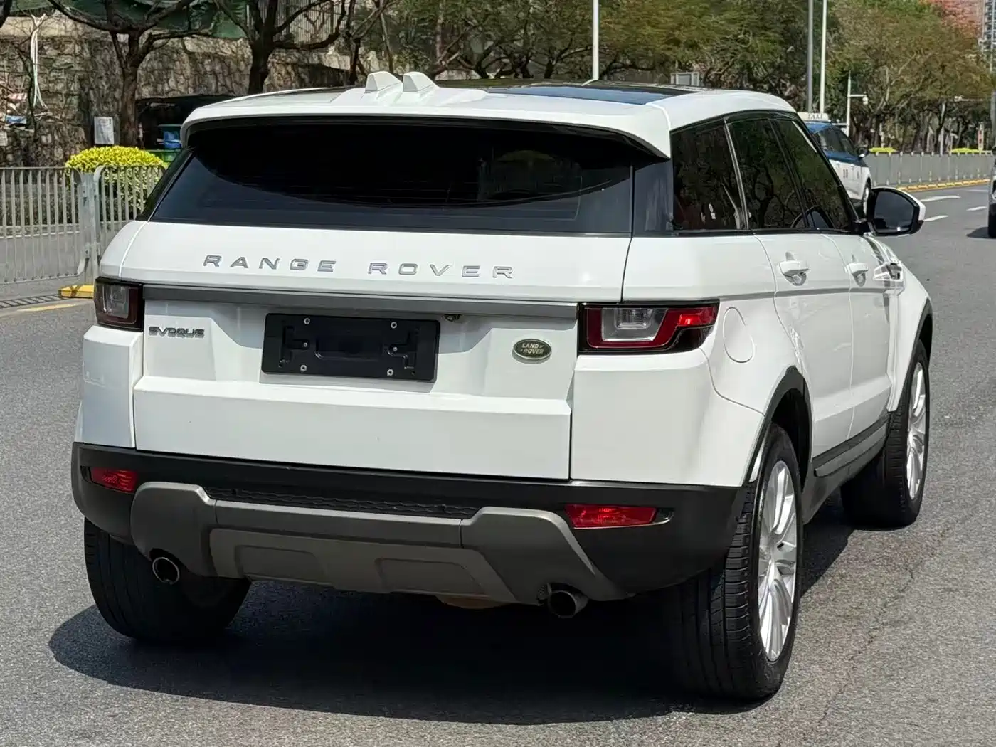 Land Rover Range Rover Evoque 2018 240PS SE Smart Edition фото 4