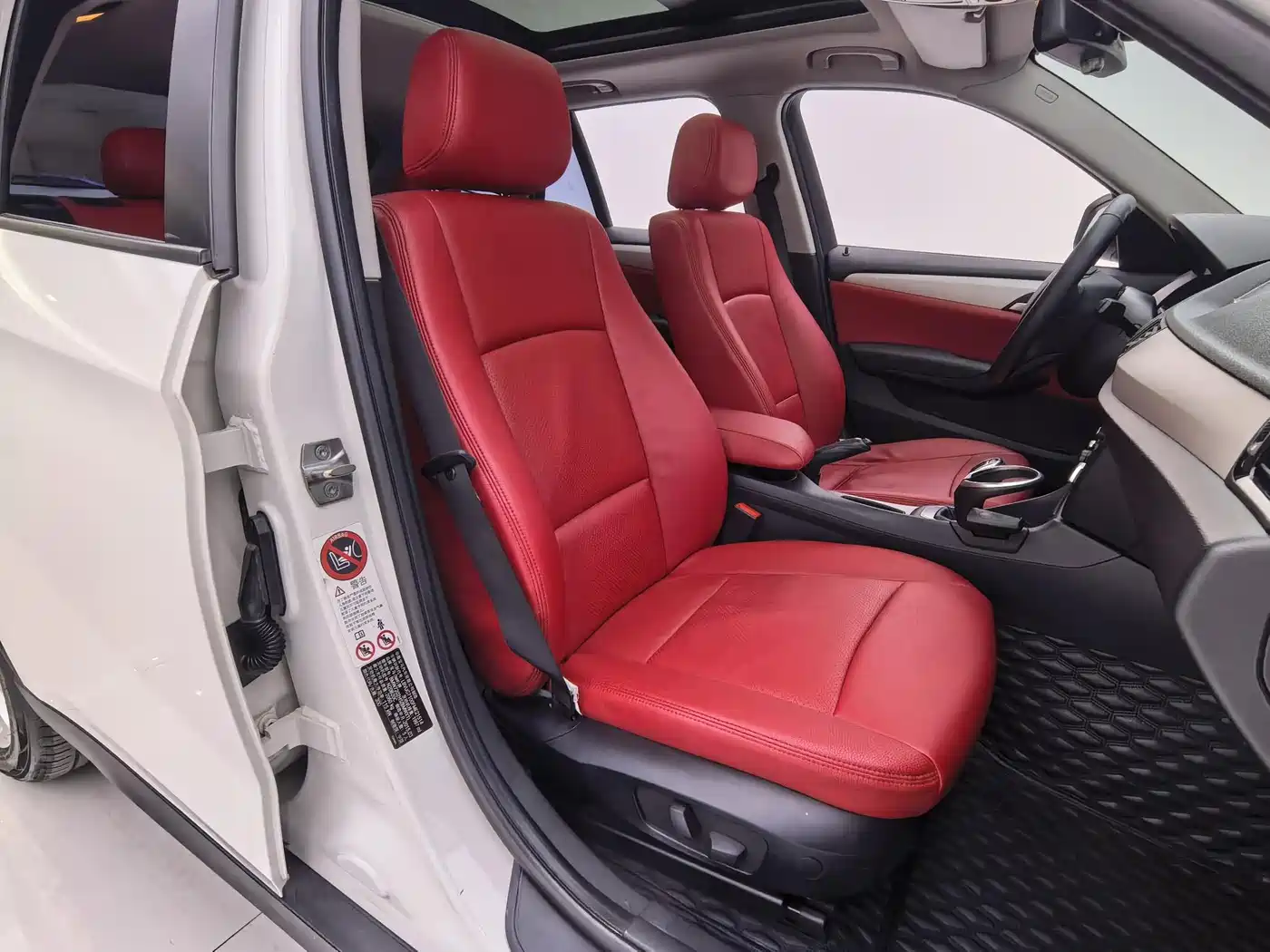 BMW X1 2014 sDrive18i Fashion Edition фото 5
