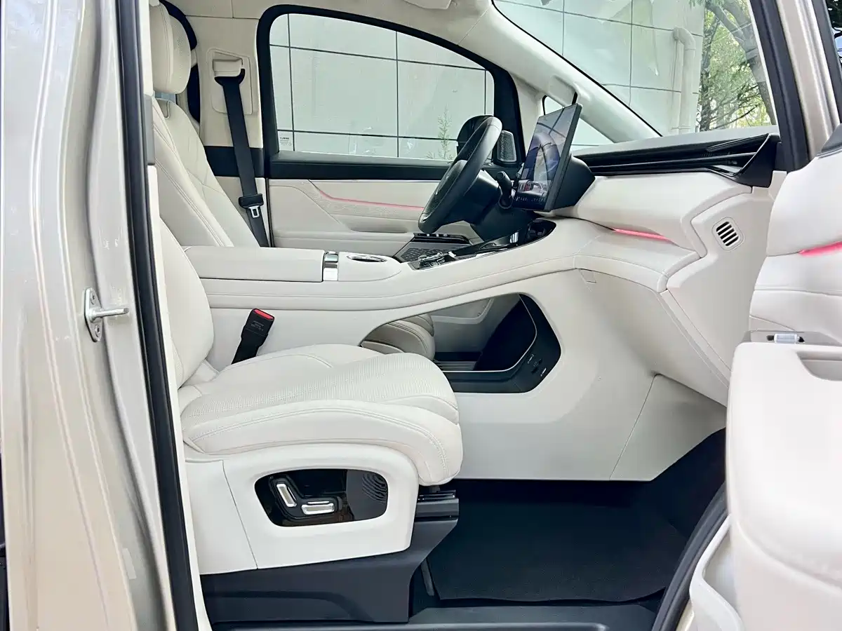 Geely Galaxy Galaxy V900 2026 2026 Model Year Base Version 6-Seater