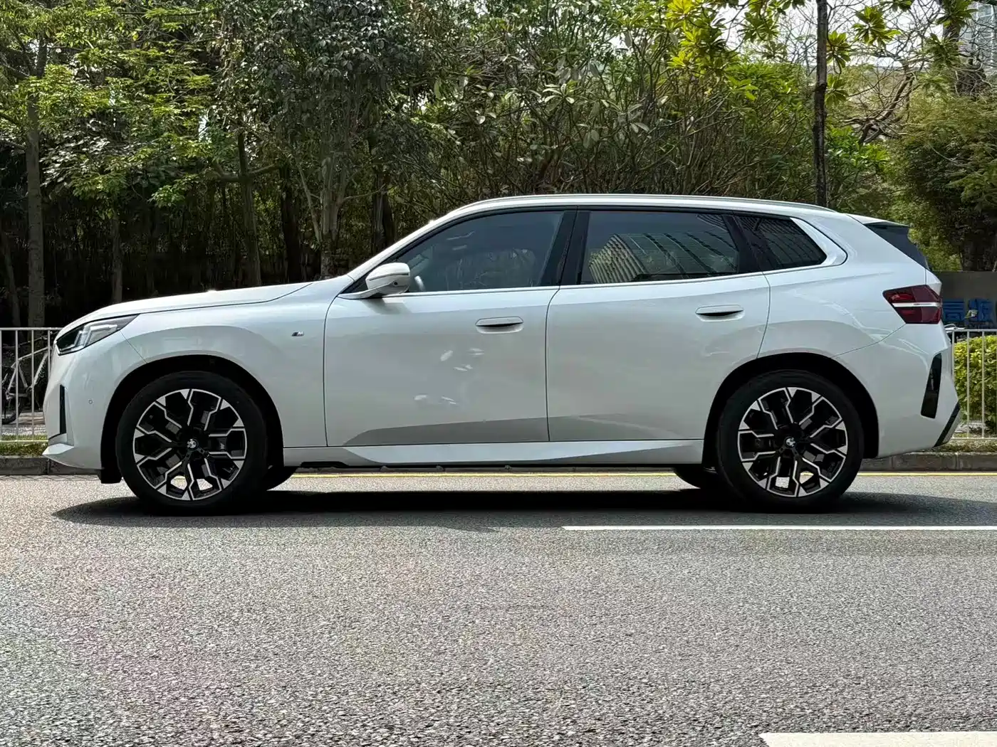BMW X3 2025 xDrive30L Premium Model M Sport Black Package фото 4
