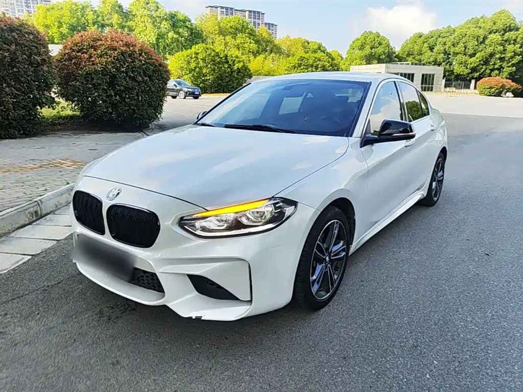 BMW 1 Series 2018 Facelift 118i Sport фото 2
