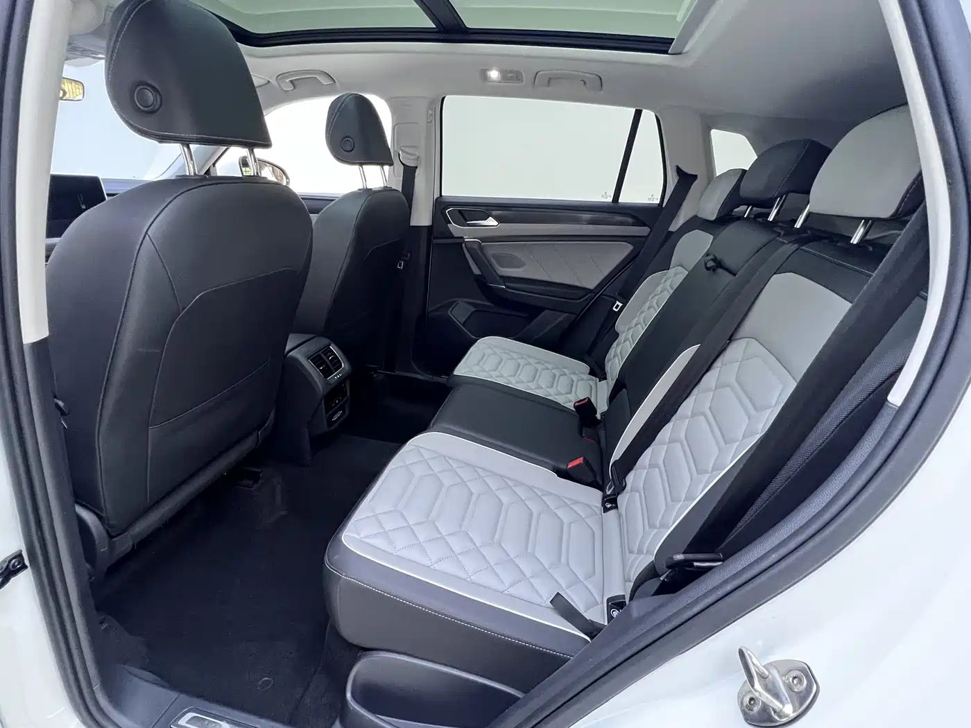 Volkswagen Tayron 2023 280TSI 2WD Luxury Plus Advanced Edition фото 23