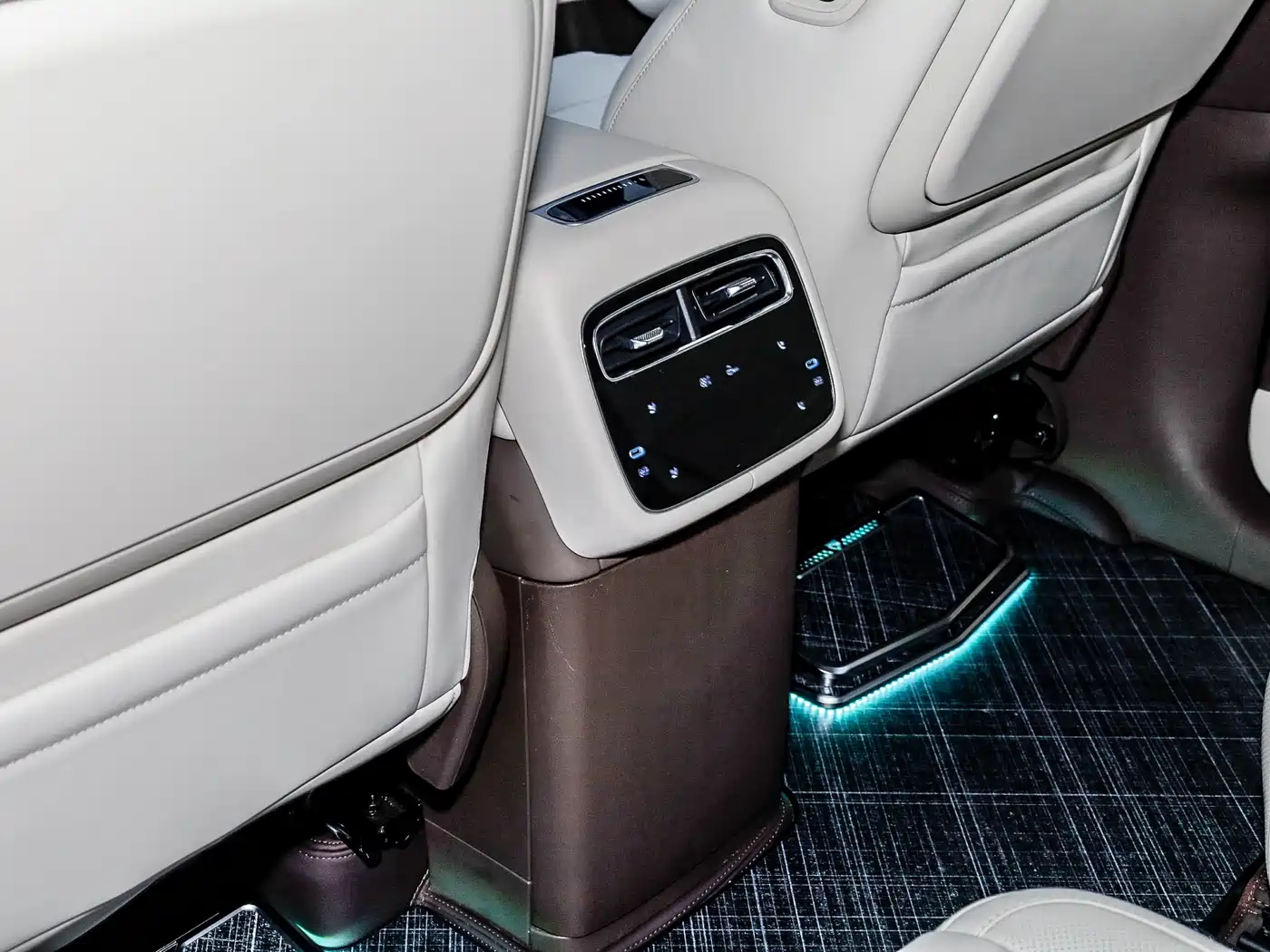 Denza N8L 2025 2026 Model Prestige Edition