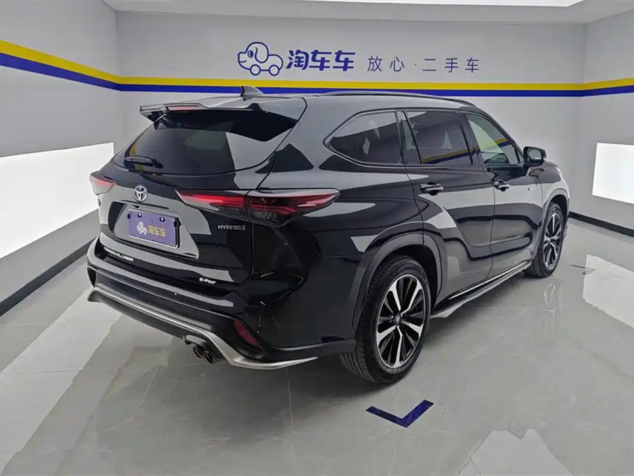 Toyota Crown Kluger 2023 2.5L HEV AWD Premium Edition фото 3