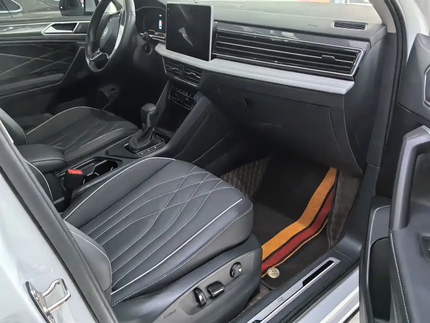 Volkswagen Tiguan L 2023 330TSI Auto 2WD R-Line Premium Edition фото 12
