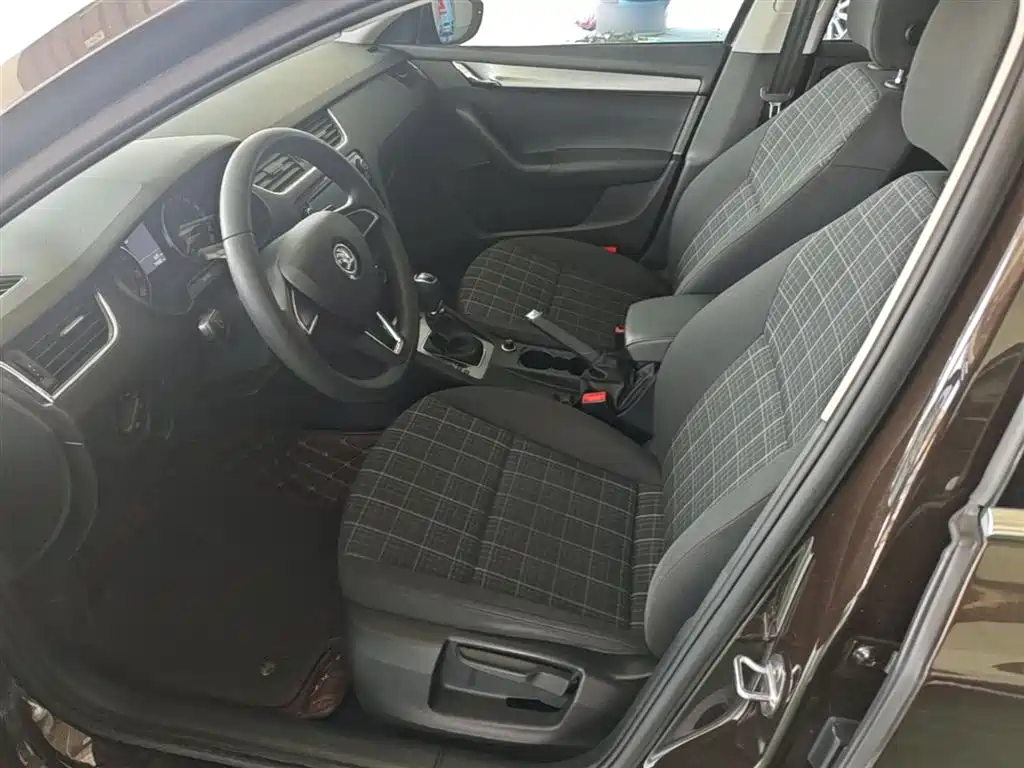 Škoda Octavia 2018 TSI230 DSG Comfort Edition фото 15
