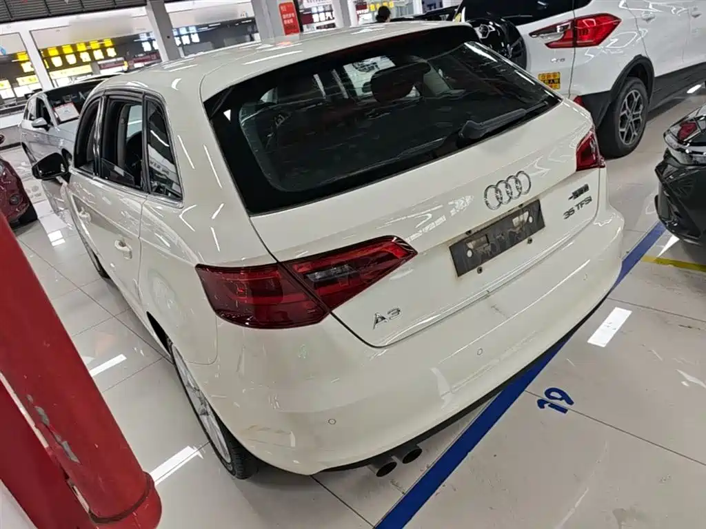 Audi A3 2014 Sportback 35 TFSI Automatic Comfort фото 5